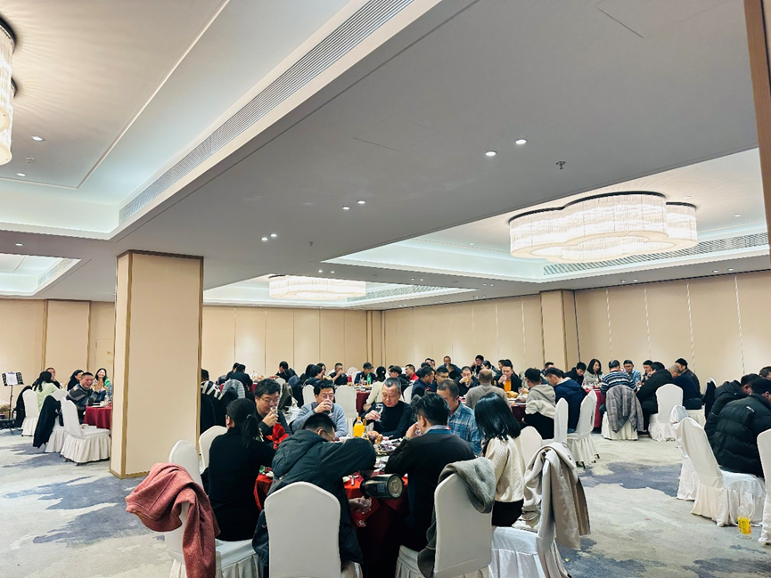 前"兔"似錦 共創(chuàng)未來——精效2022年年會圓滿結(jié)束(圖2)